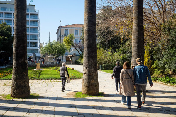 Καθηγητής του ΑΠΘ εξηγεί: Γιατί ανησυχεί το άγνωστο στέλεχος της Ουγκάντα