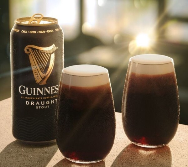 Πώς να σερβίρετε σωστά μία Guinness