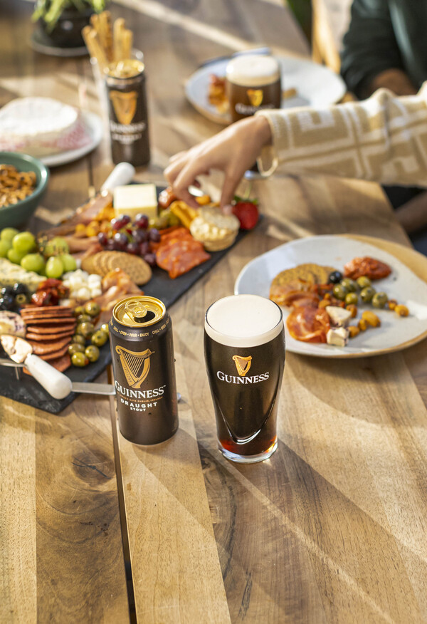 Πώς να σερβίρετε σωστά μία Guinness
