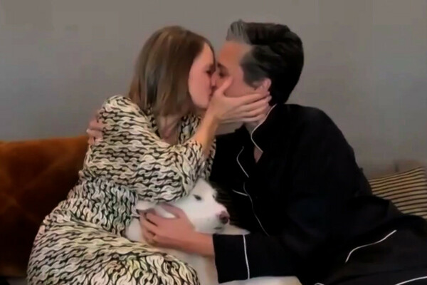 Η Τζόντι Φόστερ φίλησε τη γυναίκα της on camera στις Χρυσές Σφαίρες