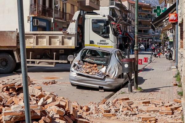 Σεισμός 6 Ρίχτερ: Εικόνες μετά το χτύπημα του «Εγκέλαδου» - Στους δρόμους οι κάτοικοι