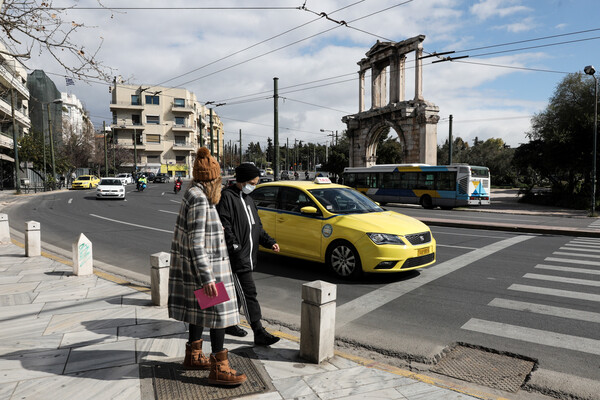 Σκληρό lockdown 15 ημέρων: Η εισήγηση των λοιμωξιολόγων μετά την «έκρηξη» των κρουσμάτων