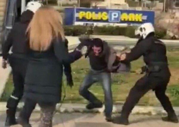 Ν. Σμύρνη: Τα βίντεο με τους αστυνομικούς που προκάλεσαν οργή- Πυρά από την αντιπολίτευση, έρευνα από τη ΓΑΔΑ