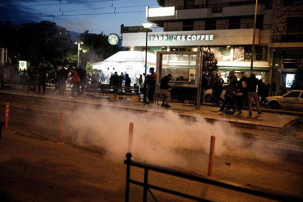 Ν. Σμύρνη: Συγκέντρωση διαμαρτυρίας από πολίτες- Ένταση ξανά και χρήση χημικών 
