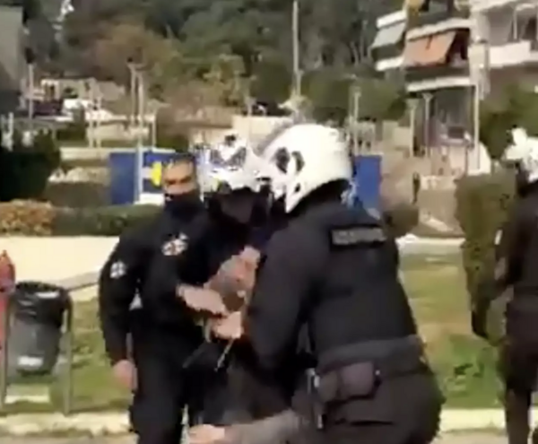 Ο Κυρανάκης έδωσε on air τα στοιχεία του πολίτη που ξυλοκόπησαν αστυνομικοί στη Νέα Σμύρνη προκαλώντας την αντίδραση του παρουσιαστή