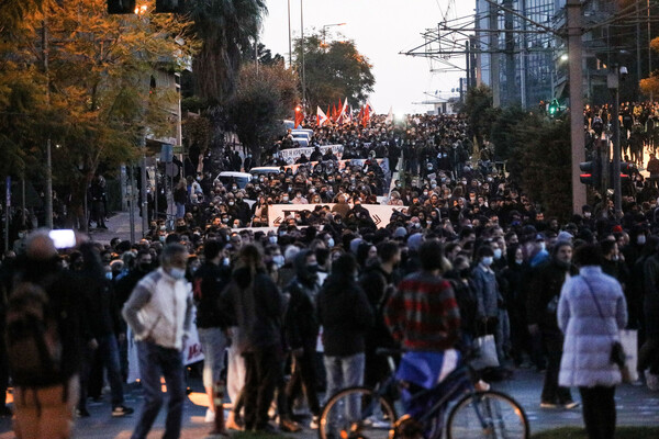 Νέα Σμύρνη: Η ανακοίνωση της ΓΑΔΑ για τους τραυματισμούς αστυνομικών & τα επεισόδια- 10 συλλήψεις