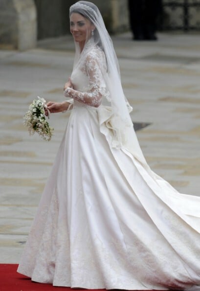 To νυφικό της Kate Middleton παρουσιάζεται στους κοινούς θνητούς