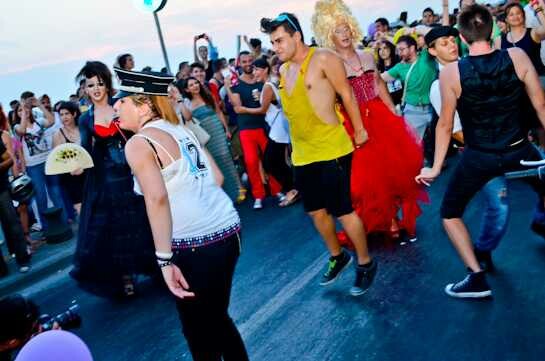 Εικόνες από το πρώτο Gay Pride της Θεσσαλονίκης