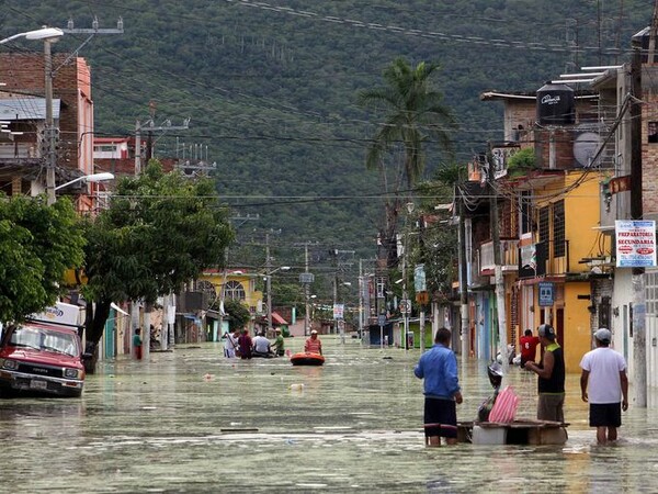 24 φωτογραφίες από την τροπική καταστροφή στο Μεξικό