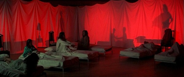 10 stills από την ταινία Suspiria