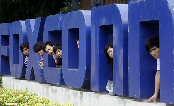 Foxconn. Εκεί που αυτοκτονούν για να κατασκευάσουν τo iphone σου