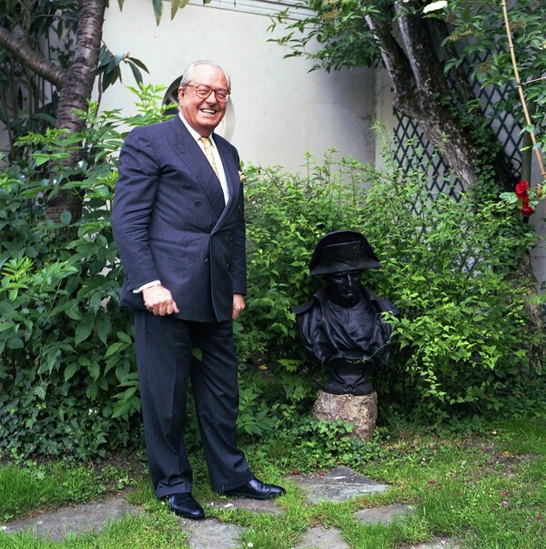 Ο Σπύρος Στάβερης στην έπαυλη του Le Pen