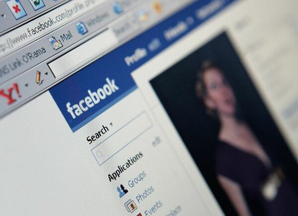Συνελήφθη 21χρονος που ανέβασε στο Facebook γυμνές φωτό 15χρονης