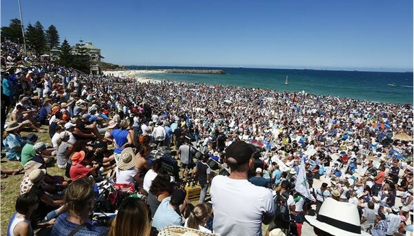 Αυστραλία:O κόσμος διαδηλώνει υπέρ των καρχαριών