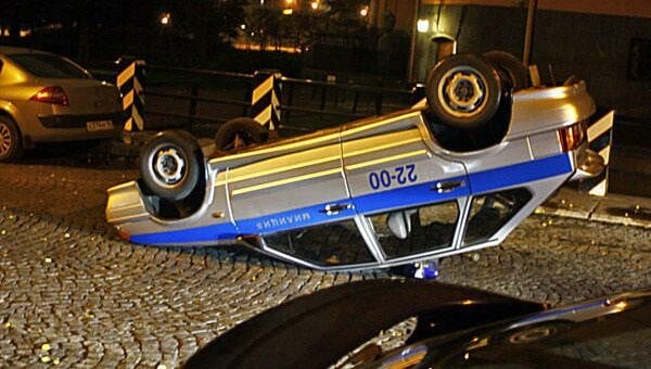 Ποιά είναι η καλλιτεχνική κολεκτίβα Voina (Πολεμος) ενάντια στην αυταρχική αλλοτρίωση του Πούτιν. Ένα φωτογραφικό ιστορικό