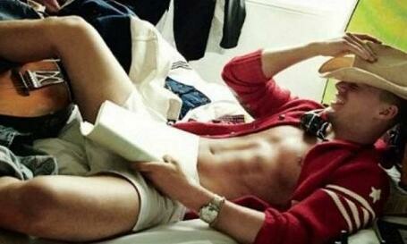 Sexiest Man Alive 2012: Είναι τελικά αυτός ο πρώην στρίπερ;