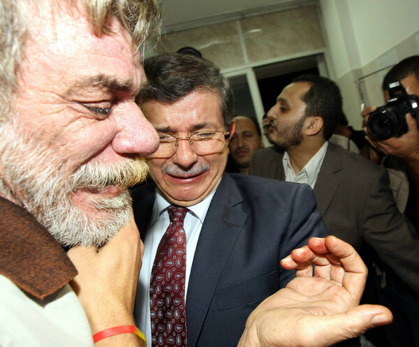 Όταν έκλαψε ο Νταβούτογλου