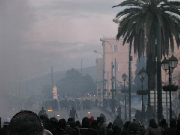 Σωθήκαμε ξανά μέσα στη Βουλή.