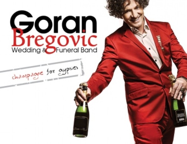 O Goran Bregovic κερνάει σαμπάνια στην Τεχνόπολη