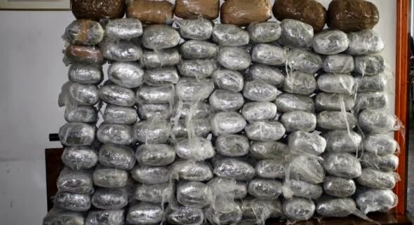 1,2 τόνοι χασίς βρέθηκαν σε φορτηγό στη Ναυπακτία