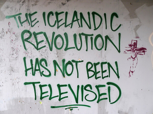 «Ναι» είπαν οι Ισλανδοί στο πρώτο λαϊκό Σύνταγμα