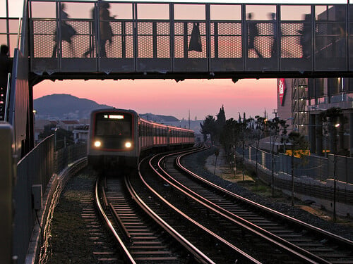 Λήστευαν ανηλίκους σε σταθμούς του ΗΣΑΠ