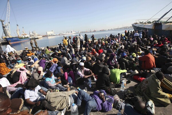 Ελληνικό φορτηγό πλοίο διέσωσε 120 μετανάστες στη Λαμπεντούζα