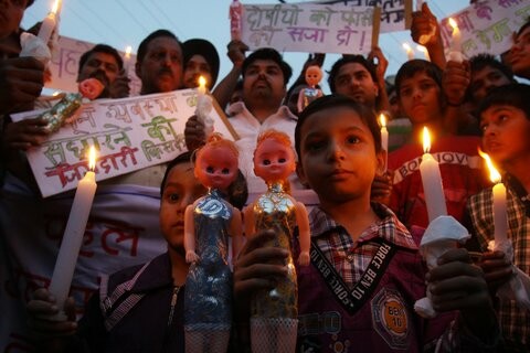 Πέθανε το 4χρονο κοριτσάκι που βιάστηκε στην Ινδία