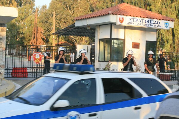 7 τραυματισμοί, σε συμπλοκή στο κέντρο μεταναστών, στην Κόρινθο