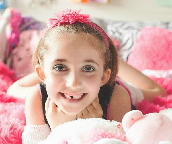 Xιλιάδες κόσμου εκπληρώνουν τις ευχές μιας άρρωστης 8χρονης που ελπίζει σε ένα θαύμα