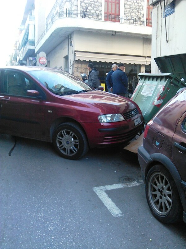 Τροχαίο με οδηγό 93χρονο στη Λαμία