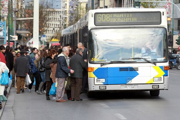 Επιβίβαση μόνο από την μπροστινή πόρτα στα λεωφορεία