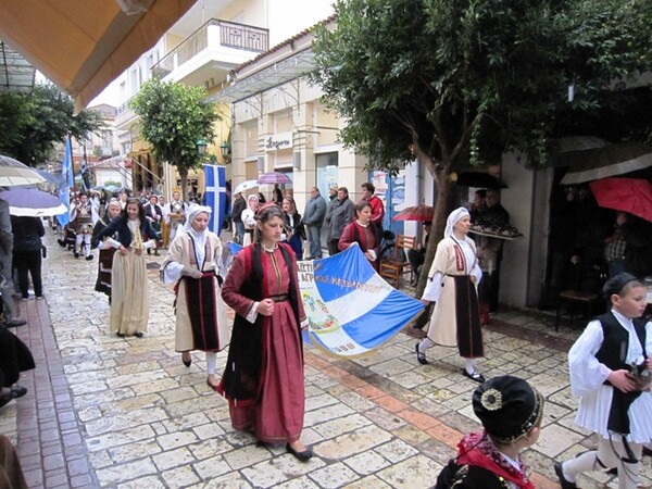 Αγριο ξεφωνητό σε πολιτικούς στο Μεσολόγγι (video)