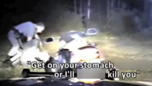 ΗΠΑ: Σοκ προκαλεί video με ξυλοδαρμό μοτοσικλετιστή από αστυνομικούς