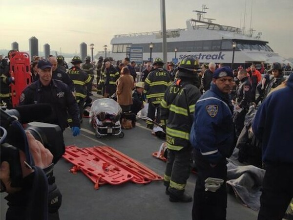 Νέα Υόρκη: Δεκάδες τραυματίες από πρόσκρουση φέρι μποτ σε αποβάθρα