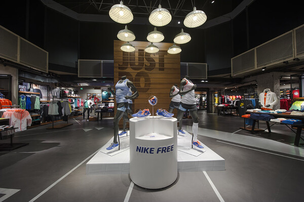 NIKE store στη Γλυφάδα