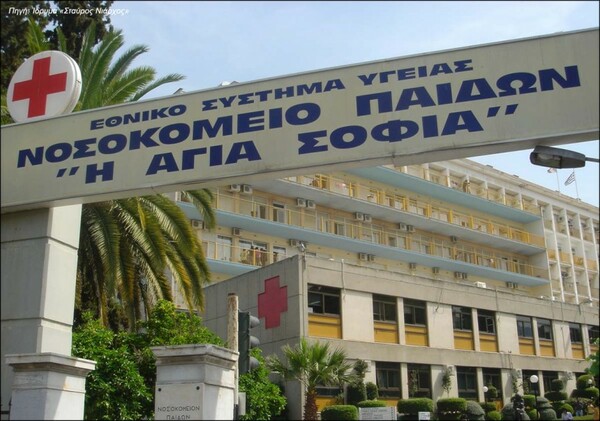 Τέσσερις μαθητές στο νοσοκομείο από ανάφλεξη υπολογιστή