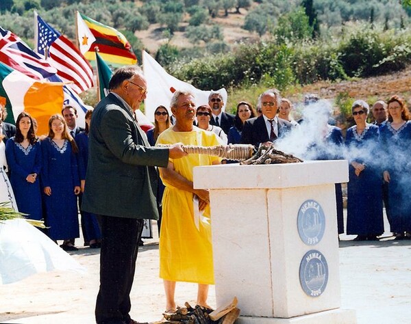 «Εσείς τι επαγγέλεστε;»