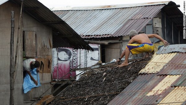 Τουλάχιστον 3 νεκροί από τον τυφώνα στις Φιλιππίνες