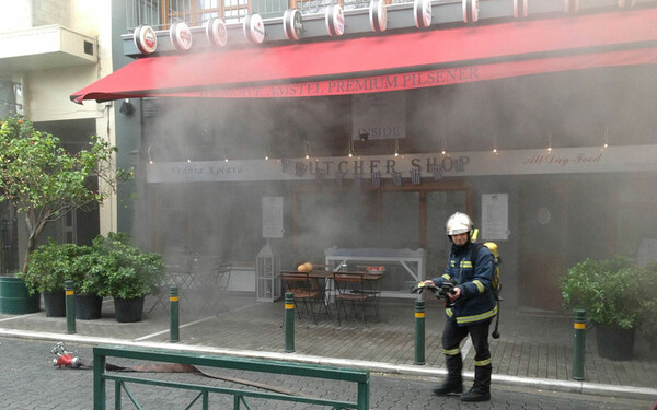 ΤΩΡΑ: Πυκνοί καπνοί γύρω από το Butcher Shop