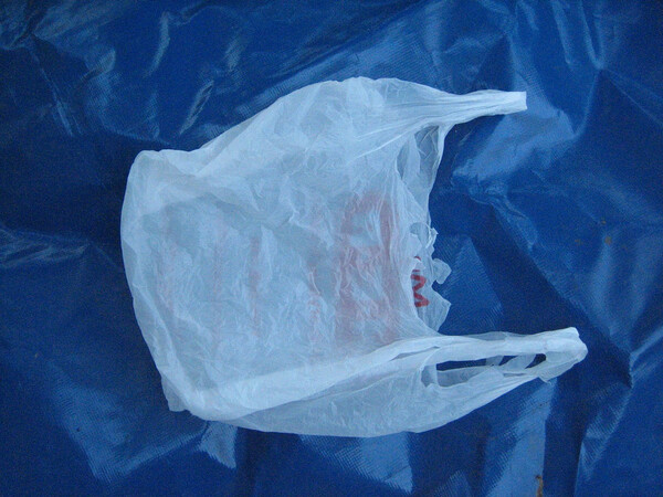 Όχι στη χρήση της πλαστικής σακούλας από τις Βρυξέλλες