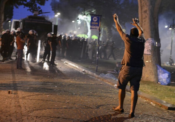 Τούρκος αστυνομικός νεκρός στις διαδηλώσεις