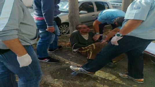 Σαλαμίνα: Φούρναρης χτύπησε και αλυσόδεσε σε δέντρο εργαζόμενο του