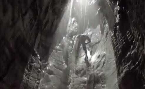 Ανακαλύφθηκε σπηλιά μυστήριο