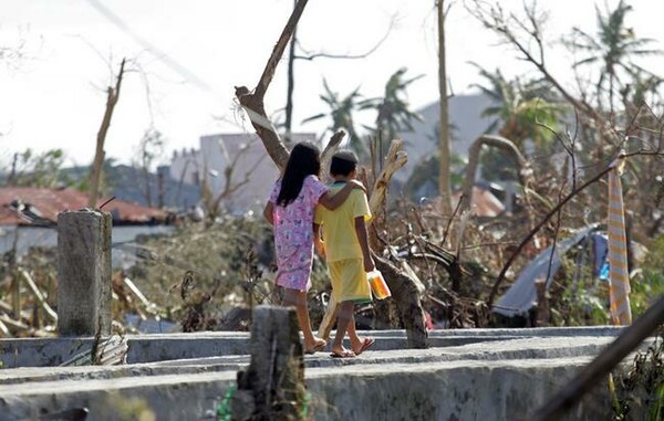 Φιλιππίνες: Παιδιά τα τραγικότερα θύματα του Χαϊγιάν