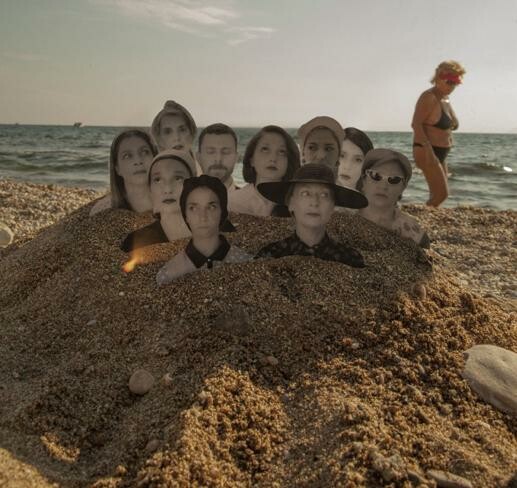 Λίγες ευτυχισμένες στιγμές στα Grey Gardens της Κάτιας Γκουλιώνη