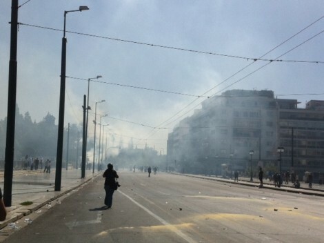 Έμεινε μόνο μια μυρωδιά δακρυγόνου…