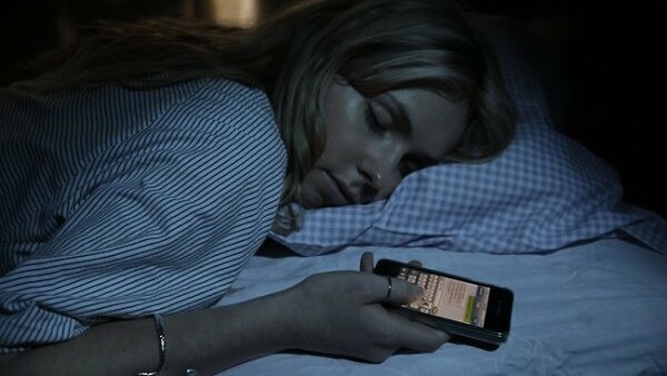To νέο σύνδρομο στην Αμερική: "Υπνοβάτες με smartphones"