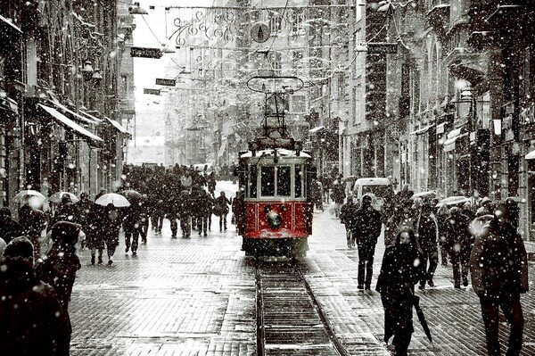 Στα λευκά και η Κωνσταντινούπολη