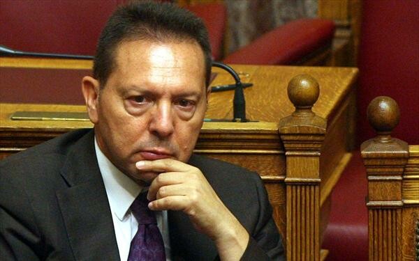 Μαθητής κάνει μάθημα στον καθηγητή Στουρνάρα